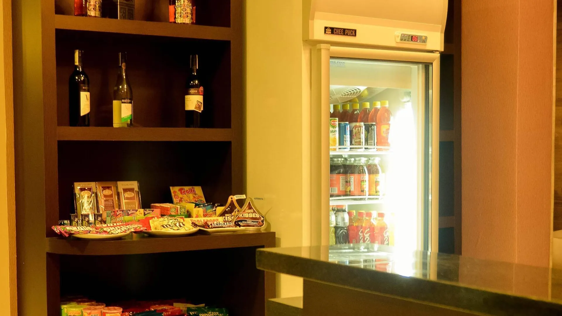 88 Courtyard Hotel Pasay