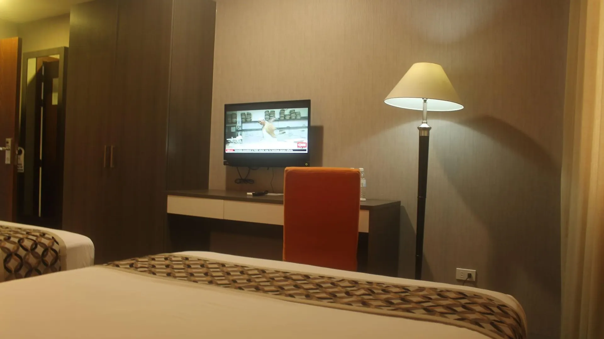 88 Courtyard Hotel Pasay