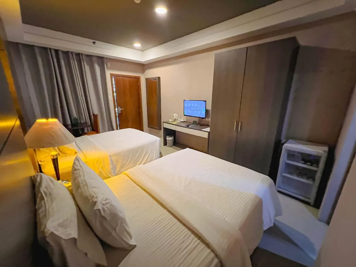 88 Courtyard Hotel Pasay