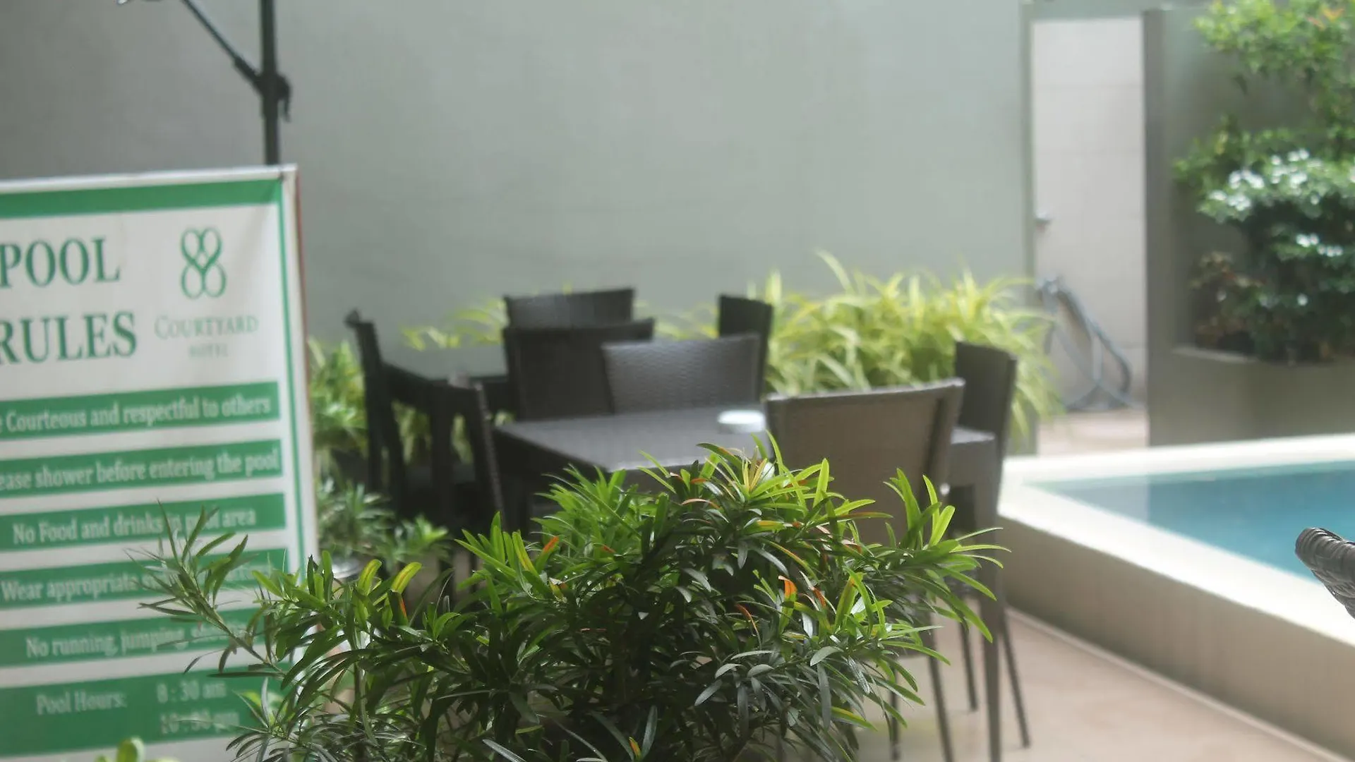 88 Courtyard Hotel Pasay