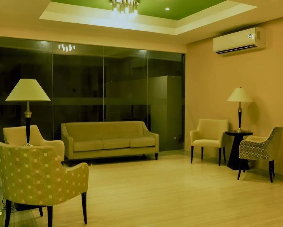 88 Courtyard Hotel Pasay 3*,