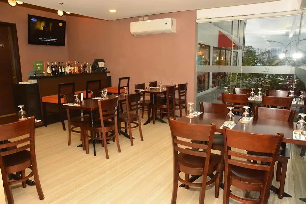 88 Courtyard Hotel Pasay