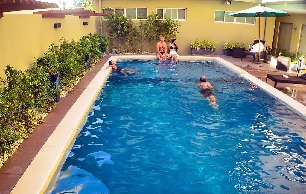 88 Courtyard Hotel Pasay