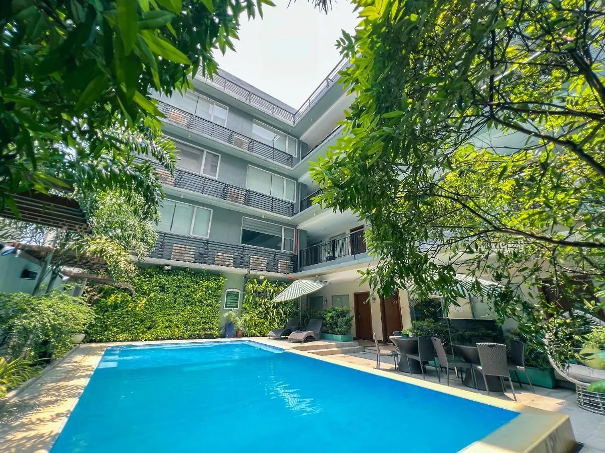 88 Courtyard Hotel Pasay