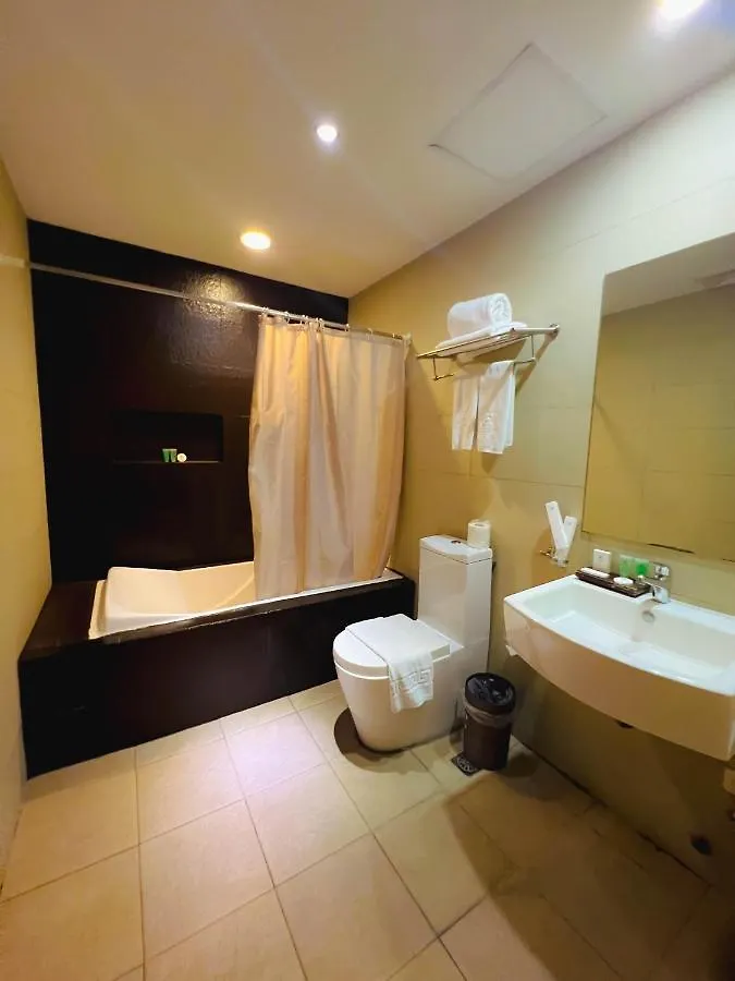 88 Courtyard Hotel Pasay 3*,